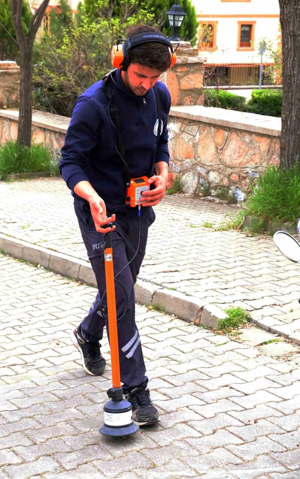 Altın değil, su kaçağı arıyorlar 9 altin degil su kacagi ariyorlar 5 AuPY7y98