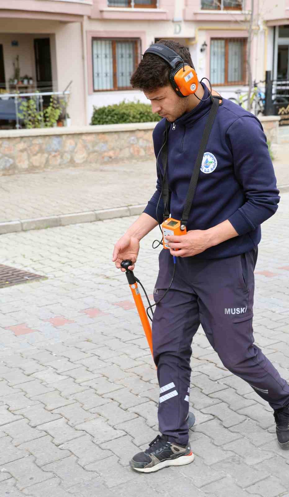 Altın değil, su kaçağı arıyorlar 10 altin degil su kacagi ariyorlar 6 es1dse6t