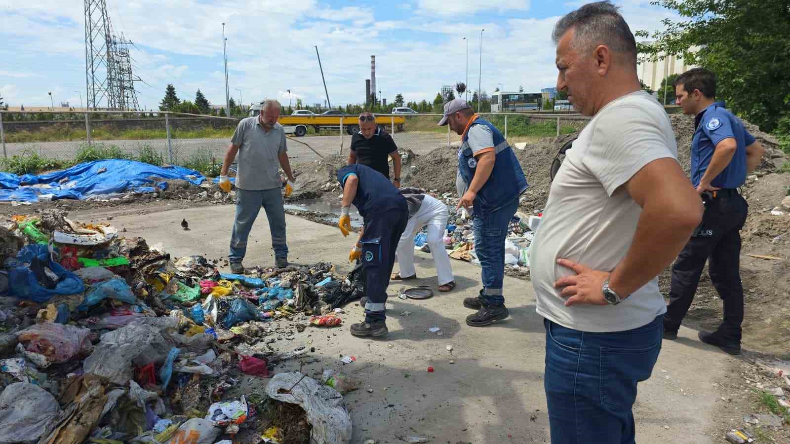 altin dolu cantasini yol kenarina birakip evine cikti dondugunde hayatinin sokunu yasadi 0 NdzaNBXy