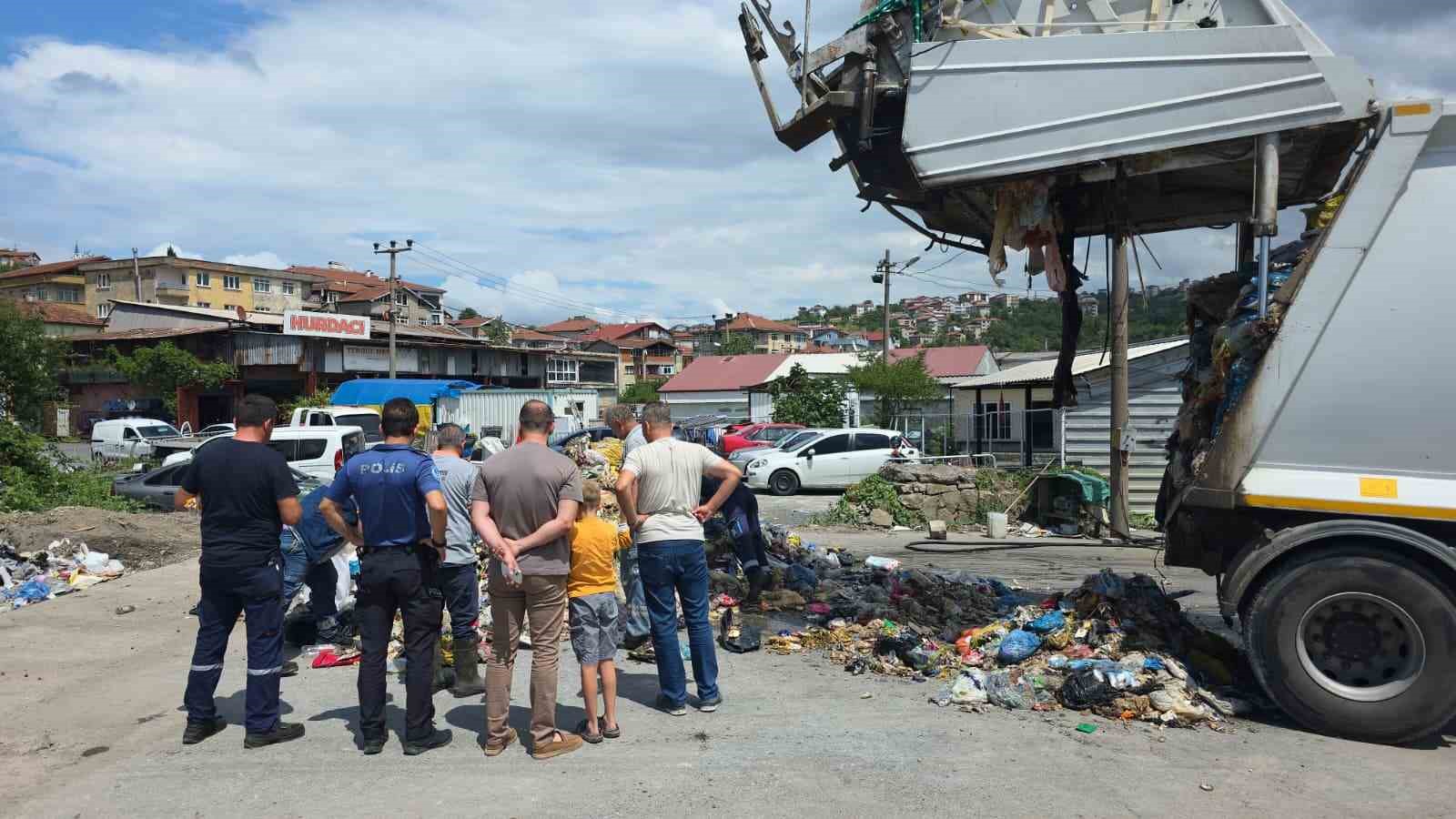 altin dolu cantasini yol kenarina birakip evine cikti dondugunde hayatinin sokunu yasadi 2 9iInpCCz