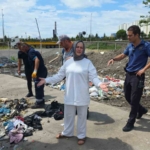 altin-dolu-cantasini-yol-kenarina-birakip-evine-cikti-dondugunde-hayatinin-sokunu-yasadi-bPIp5itp.jpg