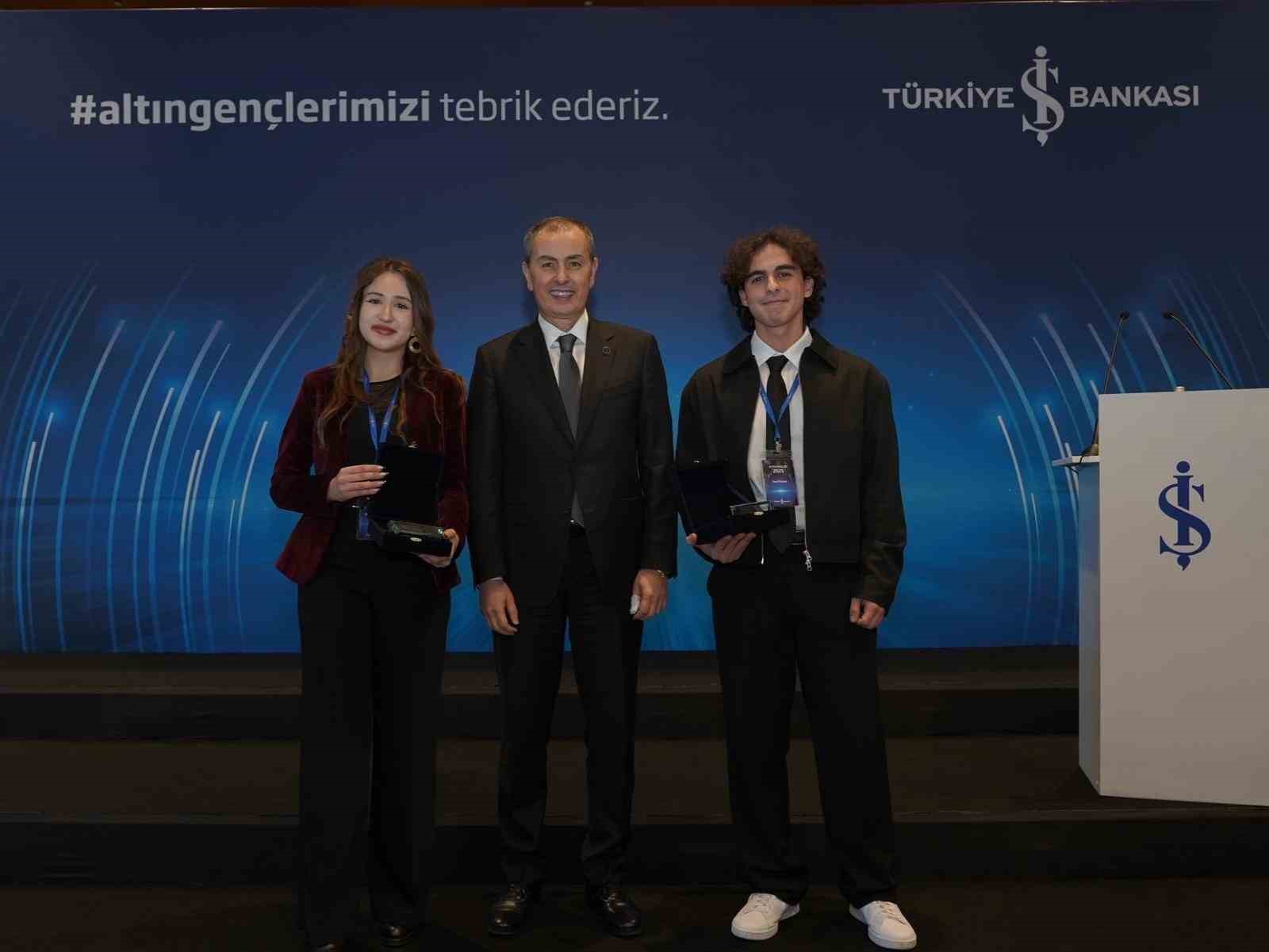 altin gencler gelenegiyle 54 yilda 4 bine yakin genc odullendirildi 1 9UP9wfHO