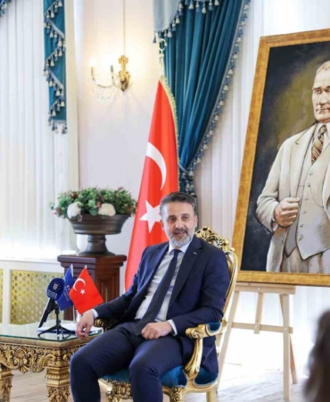 altin-karagoz-ekiplerinden-baskan-vekili-bibaya-ziyaret-qUfavl5q.jpg