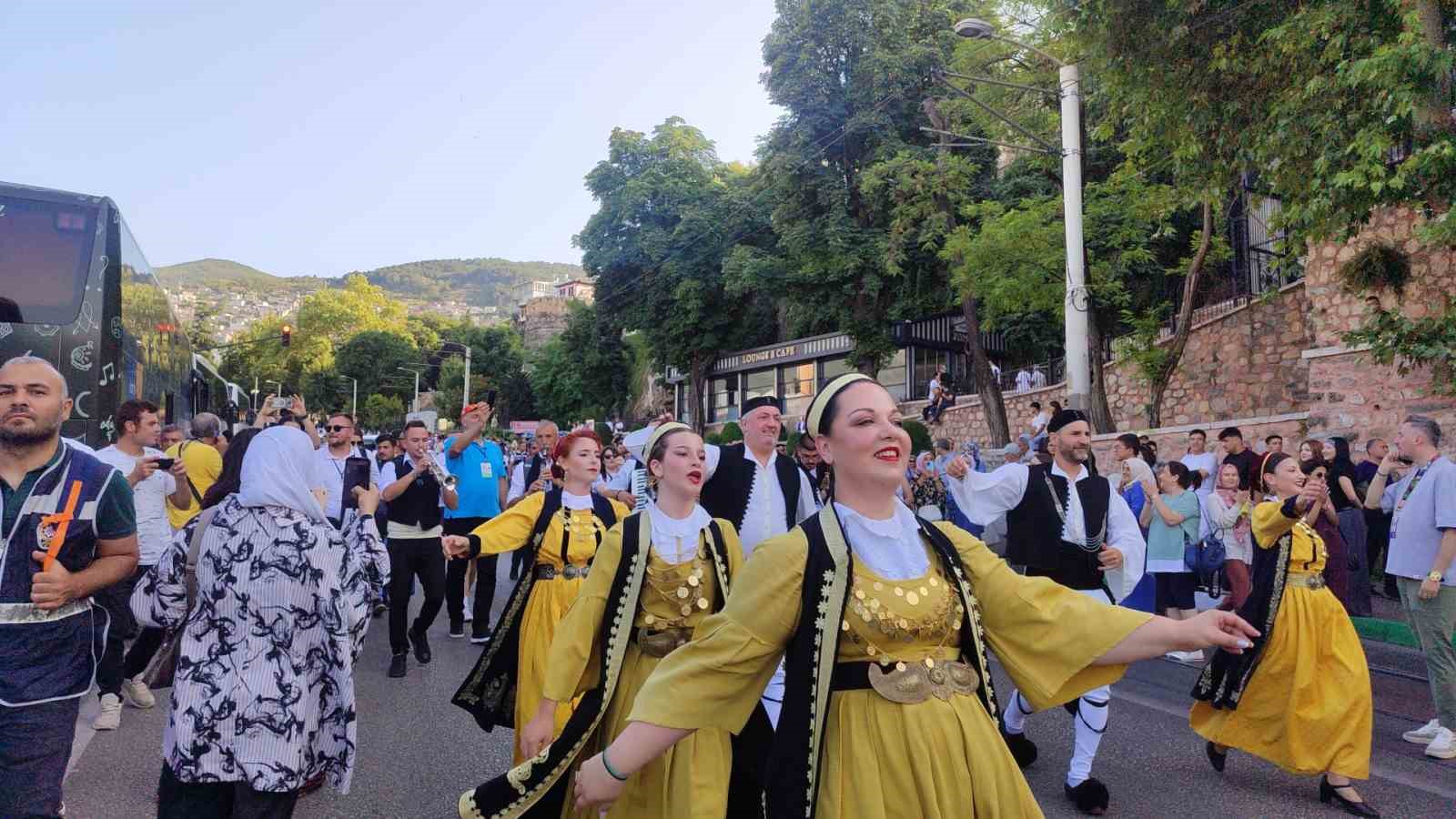 altin karagoz korteji bursa sokaklarini renklendirdi 1 inw7SV8b