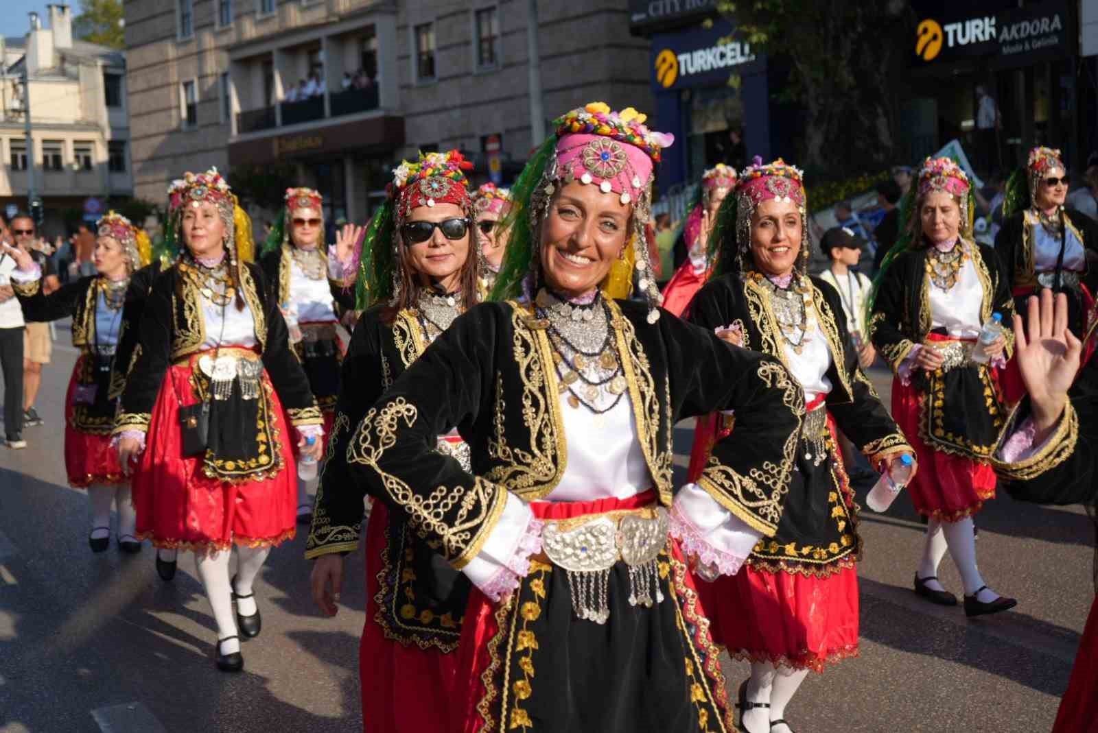 altin karagoz korteji bursa sokaklarini renklendirdi 10 StjyIPal
