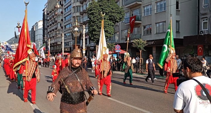 altin karagoz korteji bursa sokaklarini renklendirdi 5 5CnQGJXn