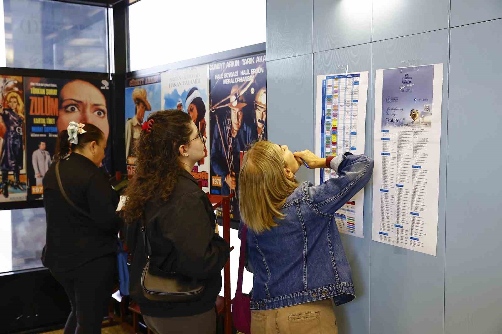 Altın Portakal Film Festivali biletlerine yoğun ilgi 5 altin portakal film festivali biletlerine yogun ilgi 1 mjPW6JbV