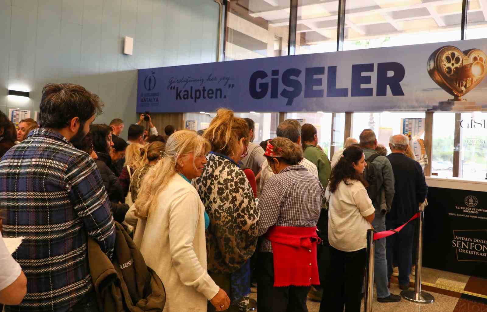 Altın Portakal Film Festivali biletlerine yoğun ilgi 6 altin portakal film festivali biletlerine yogun ilgi 2 rDm8bzqh