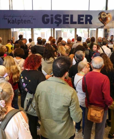 altin-portakal-film-festivali-biletlerine-yogun-ilgi-TRNFjebU.jpg