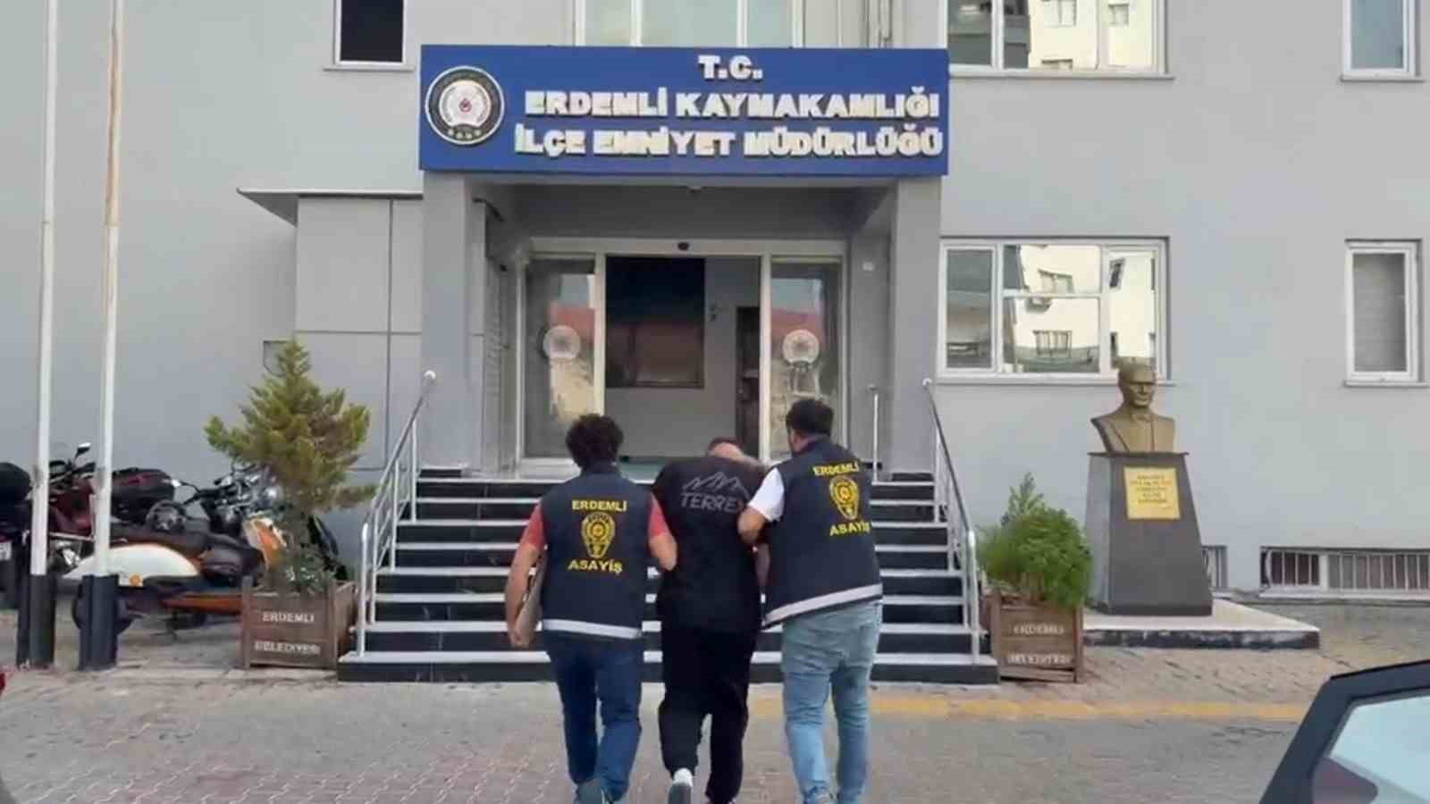 altin zincir gasp eden supheliler yakalandi 5 tutuklama 0 4CjJsyjR