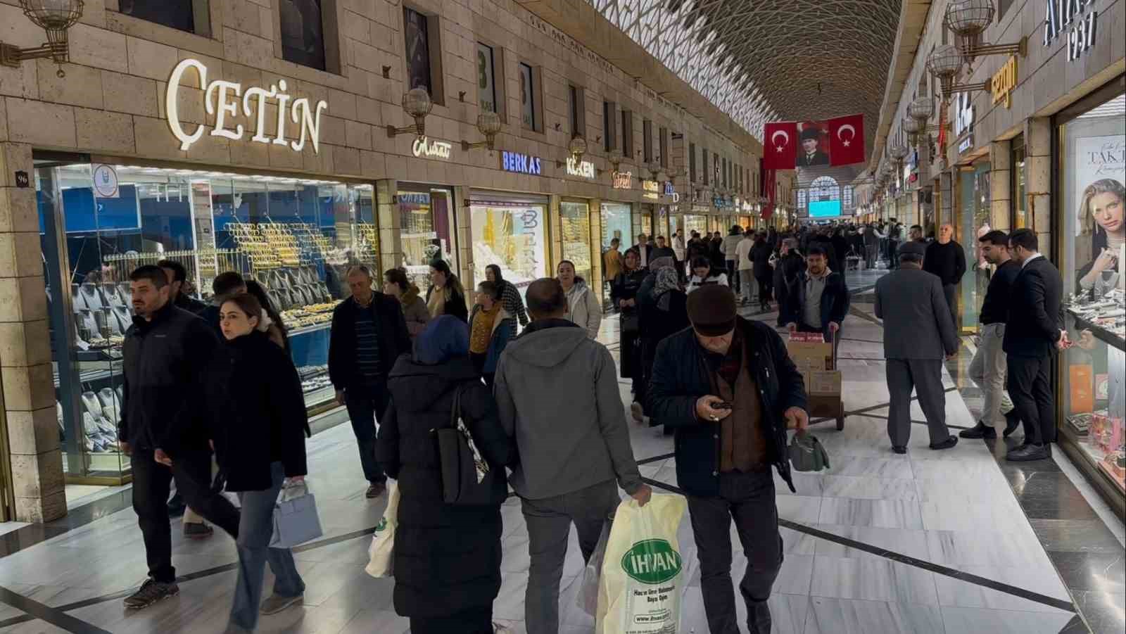 Altında bankalar ile canlı piyasadaki makas gramda 500 lirayı geçti 5 altinda bankalar ile canli piyasadaki makas gramda 500 lirayi gecti 1 eUVl4hp1