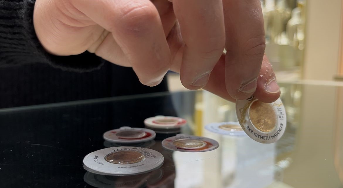 Altında bankalar ile canlı piyasadaki makas gramda 500 lirayı geçti 10 altinda bankalar ile canli piyasadaki makas gramda 500 lirayi gecti 6 VtEhHsKe