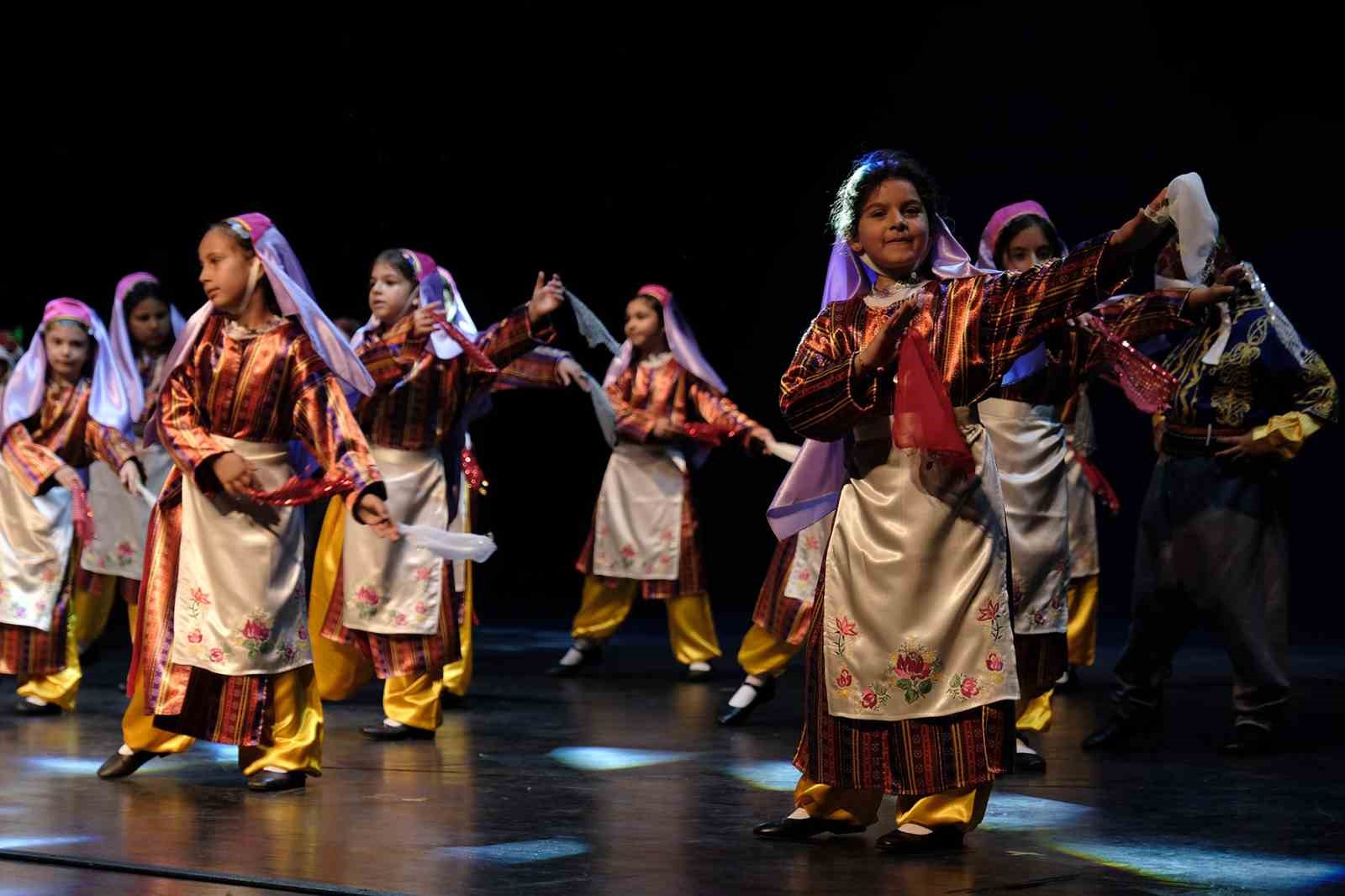 Altınköprü Halk Dansları Topluluğu kültürel bir şölene imza attı 6 altinkopru halk danslari toplulugu kulturel bir solene imza atti 2 LAPqReAg