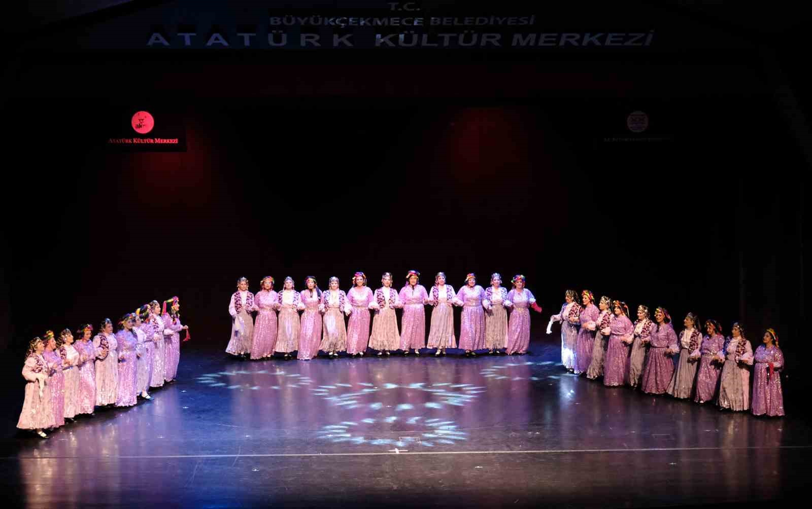 Altınköprü Halk Dansları Topluluğu kültürel bir şölene imza attı 10 altinkopru halk danslari toplulugu kulturel bir solene imza atti 6 z5JmFQAT