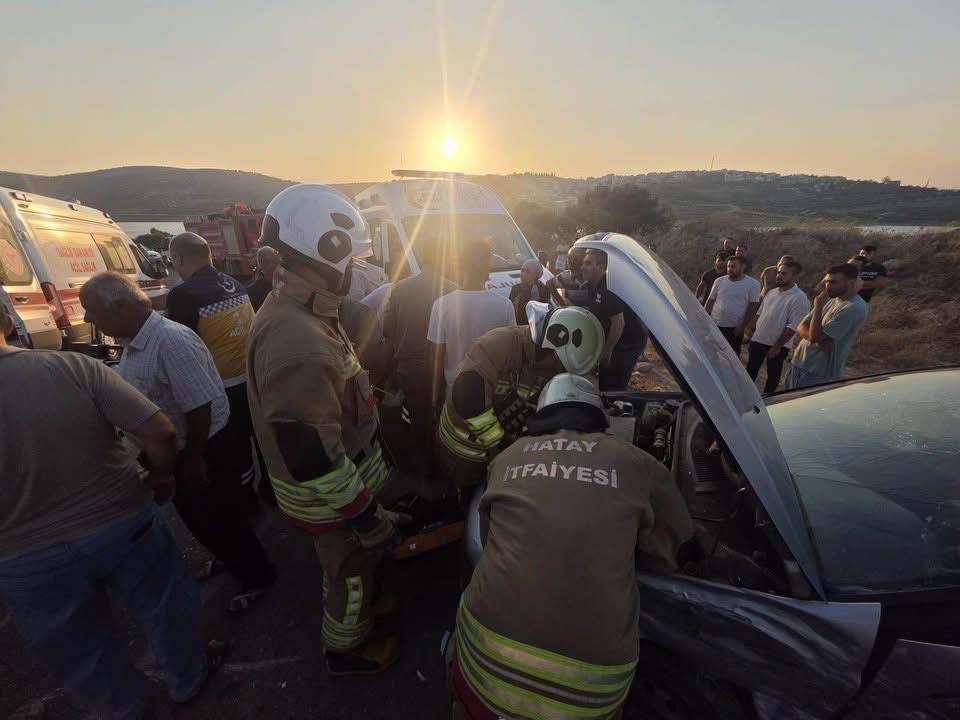 altinozunde trafik kazasinda 6 kisi yaralandi 1 T6KQ6X5J