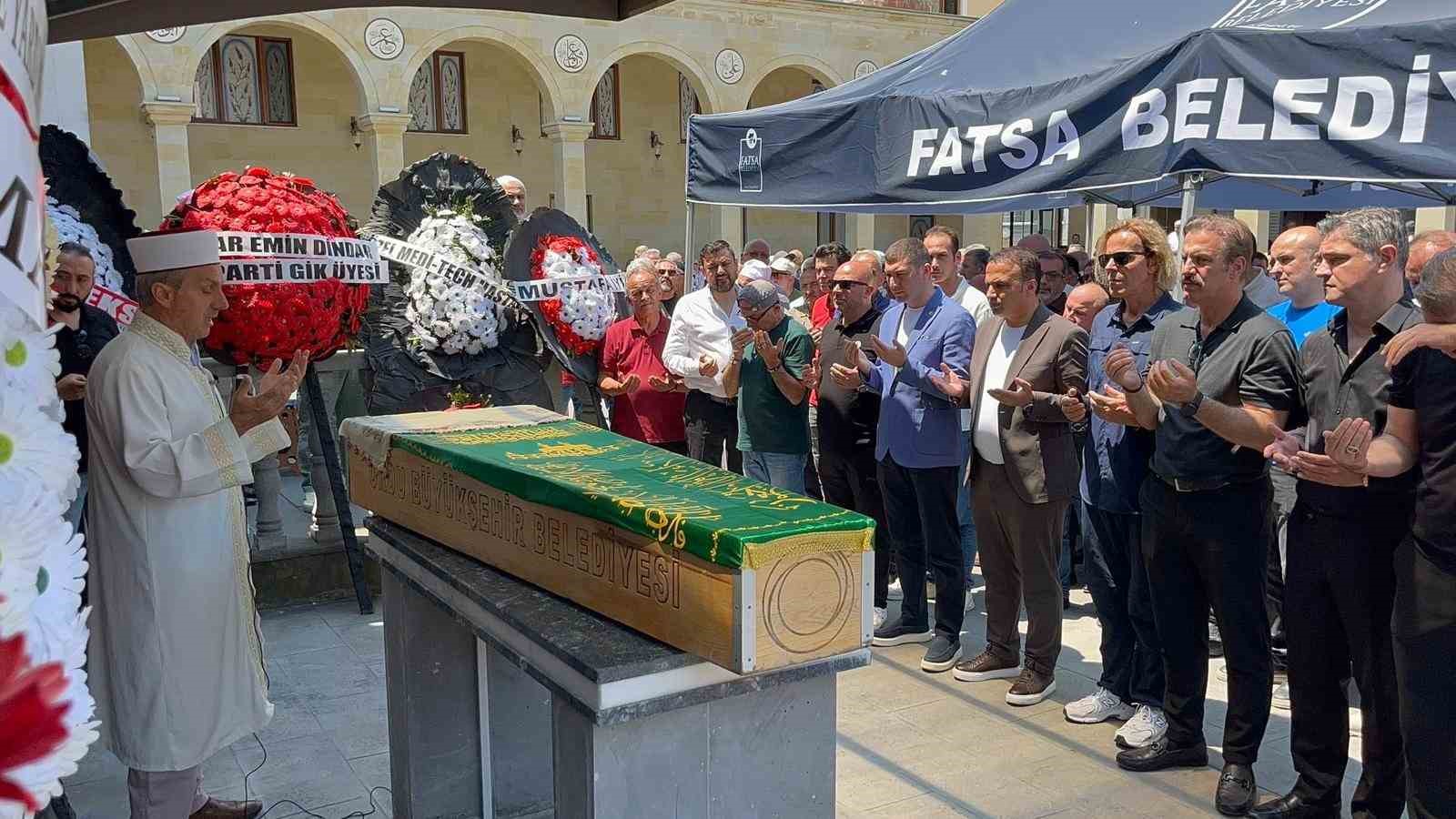 Altun Arıca son yolculuğuna uğurlandı 8 altun arica son yolculuguna ugurlandi 4 OnMUXWUB