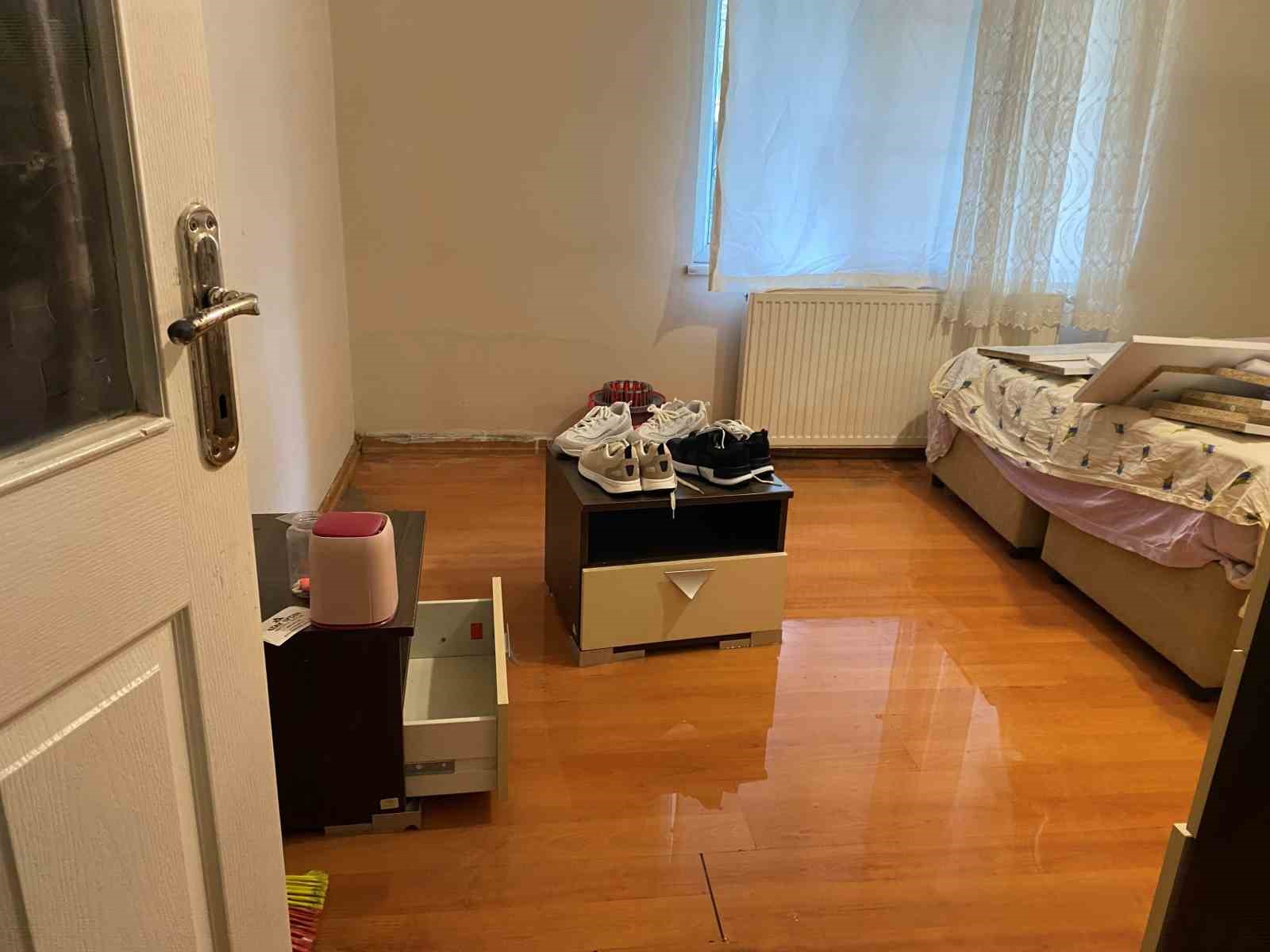 altyapi calismasi sonrasi apartmani su basti 1 qsRTc3DS