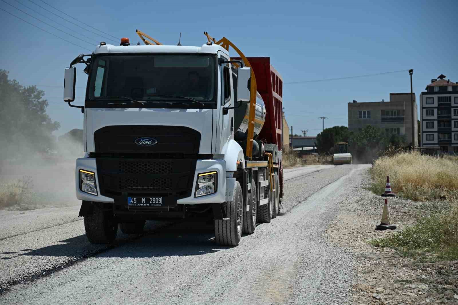 altyapisi tamamlanan yollar asfaltlaniyor 3 ThilVhrD