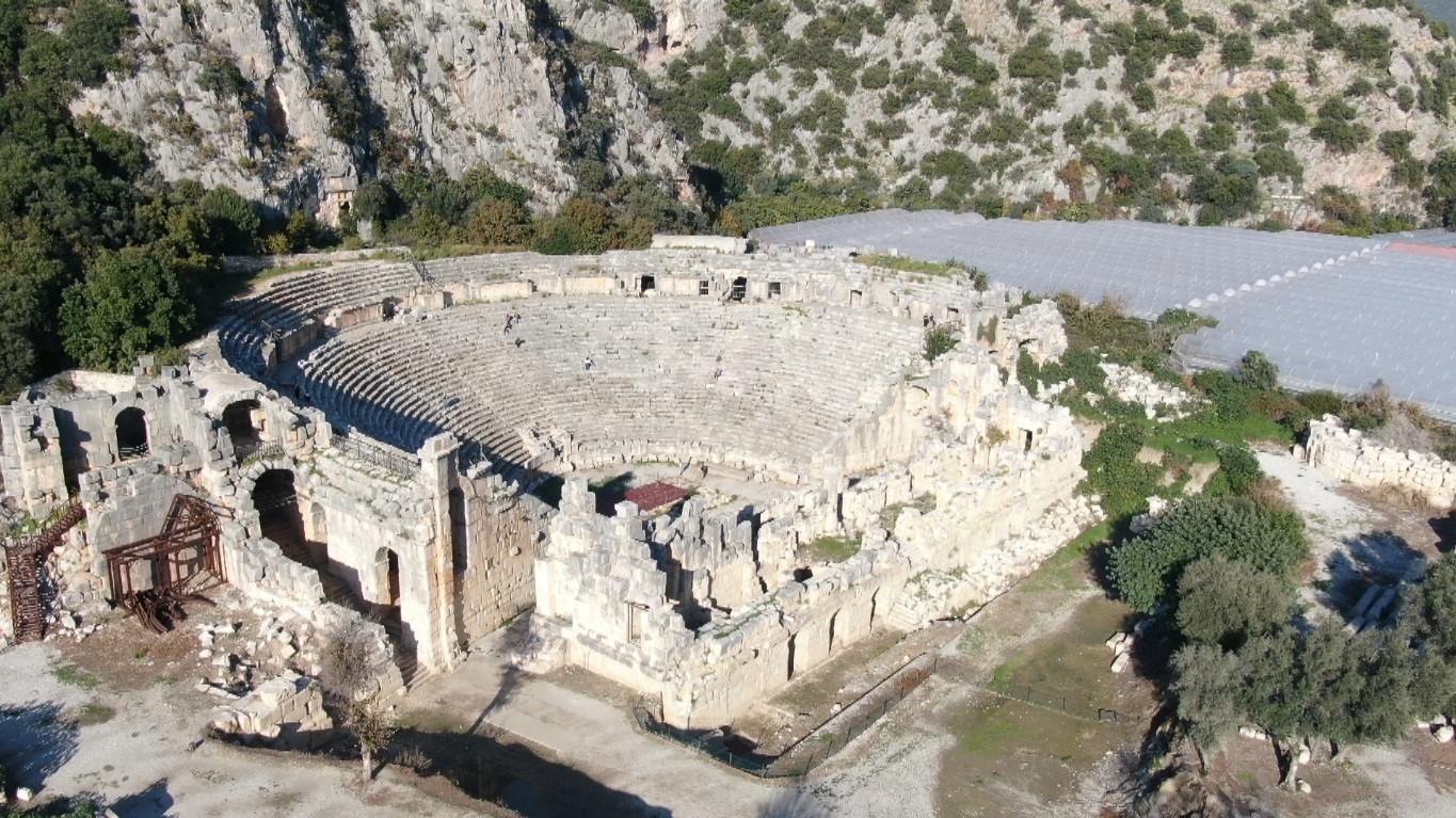 aluvyonlarla ortulu anadolunun pompeisi myrada kazilar ozel mulkiyet sinirlarinda ilerliyor 1 lS4pTEWp
