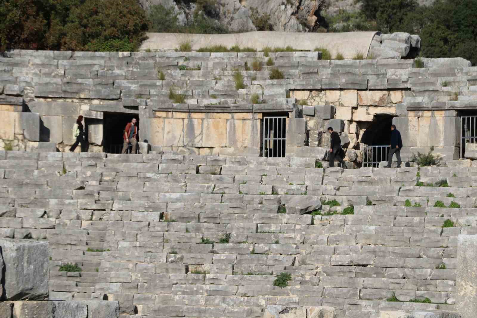 aluvyonlarla ortulu anadolunun pompeisi myrada kazilar ozel mulkiyet sinirlarinda ilerliyor 3 ehplYh2a
