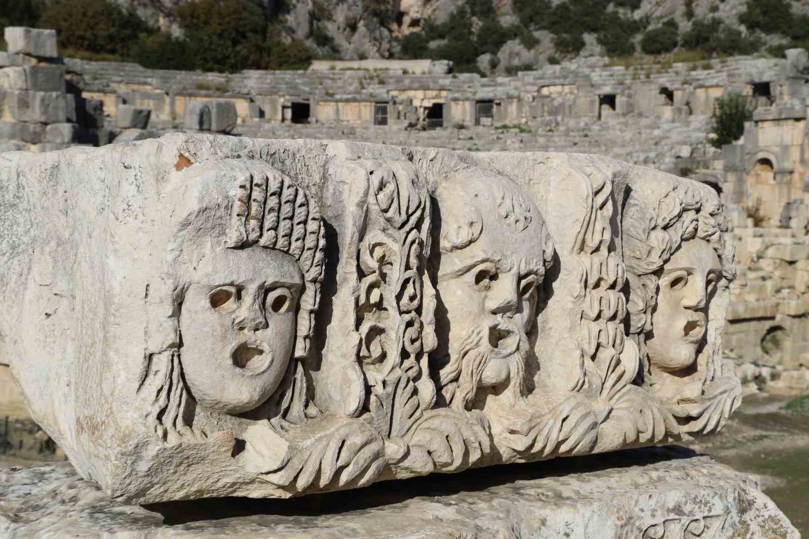 aluvyonlarla ortulu anadolunun pompeisi myrada kazilar ozel mulkiyet sinirlarinda ilerliyor 5 WUM4Q8qk