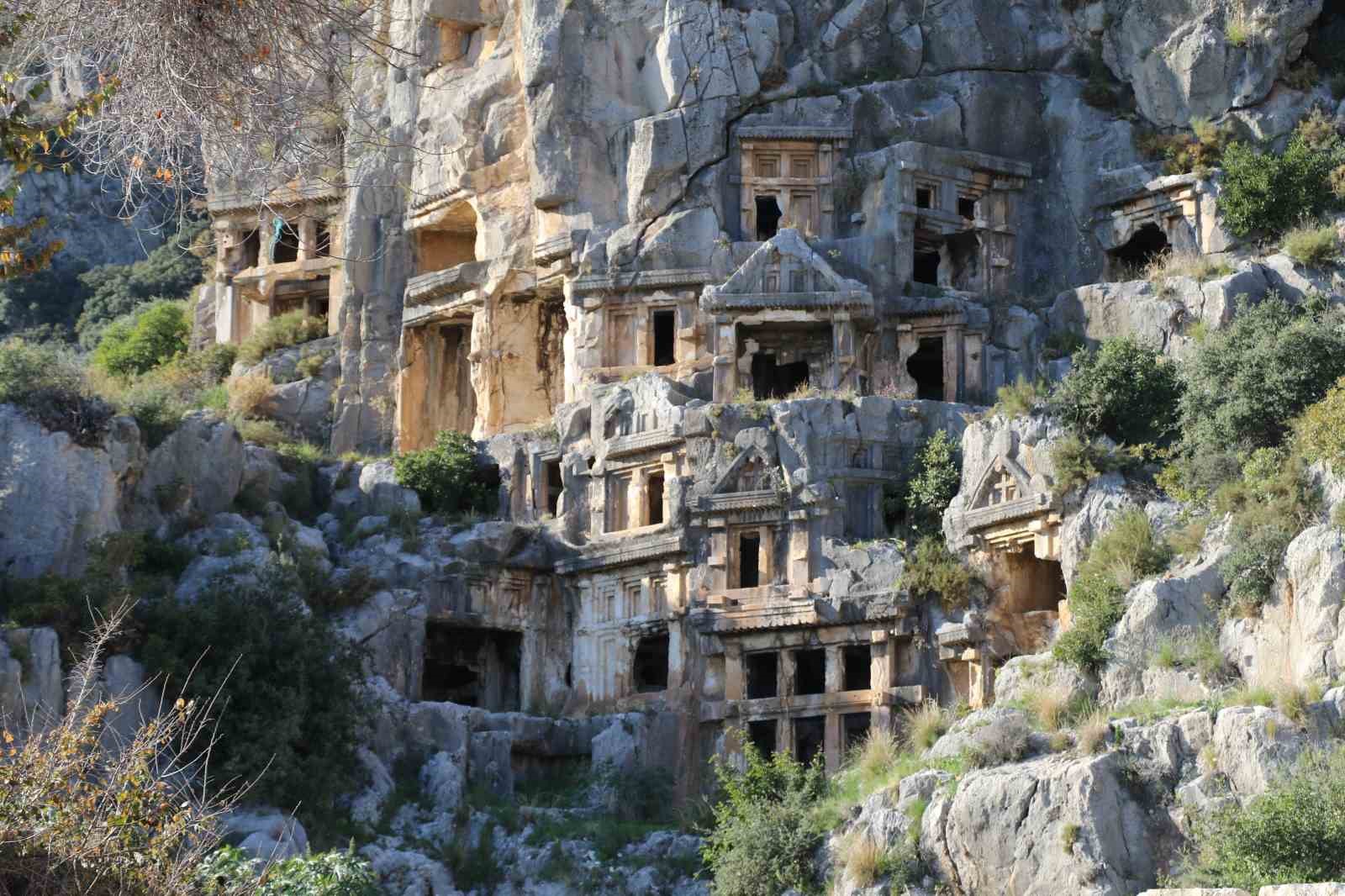 aluvyonlarla ortulu anadolunun pompeisi myrada kazilar ozel mulkiyet sinirlarinda ilerliyor 6 OG6Nbri9