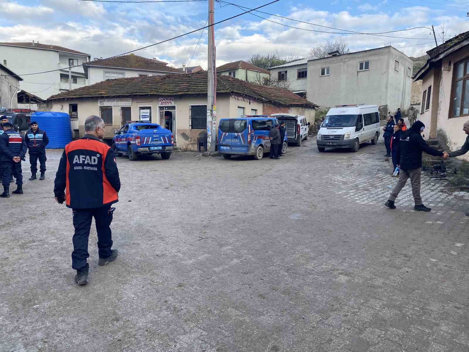 Alzaymır hastası Mustafa Abi’den üçüncü günde de iz yok: Arama çemberi 10 kilometreye çıkarıldı 4 alzaymir hastasi mustafa abiden ucuncu gunde de iz yok arama cemberi 10 kilometreye cikarildi 19SNmjdU
