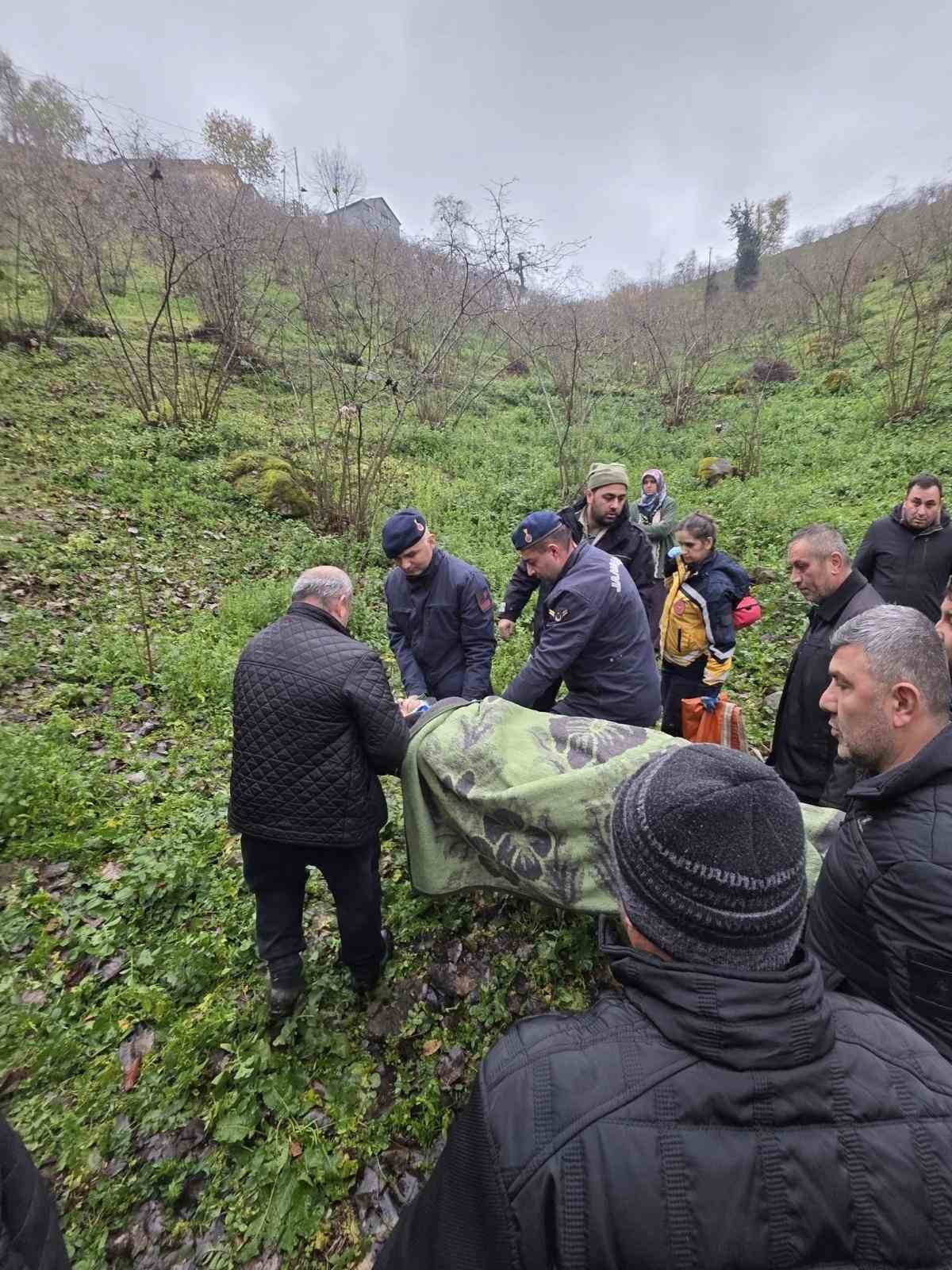 alzheimer hastasi kayip kadin ormanlik alanda yarali halde bulundu 1 vy4KW1JN