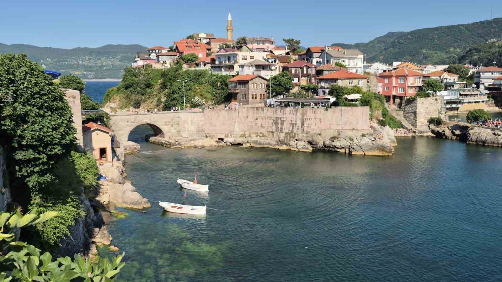 Amasra 3 günde nüfusunun 16 katı ziyaretçiyi ağırladı 8 amasra 3 gunde nufusunun 16 kati ziyaretciyi agirladi 4
