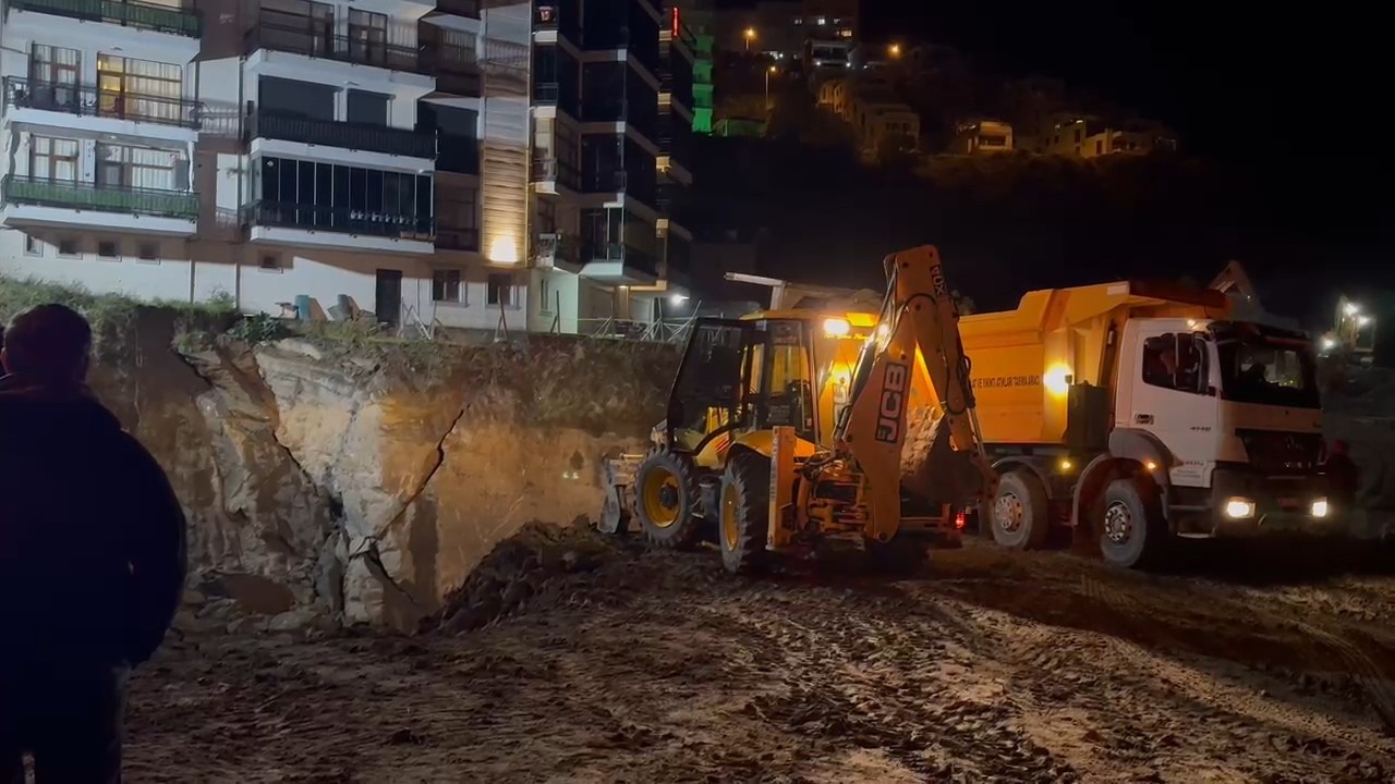 Amasra’da inşaat alanında göçük meydana geldi 7 amasrada insaat alaninda gocuk meydana geldi 3 2B24ciRi