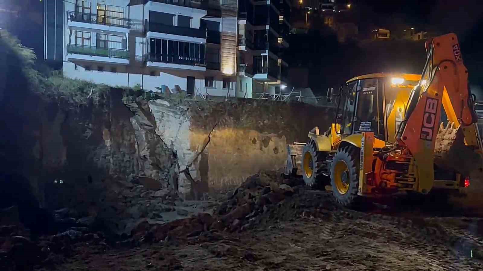Amasra’da inşaat alanında göçük meydana geldi 10 amasrada insaat alaninda gocuk meydana geldi 6 fN9hkKAp