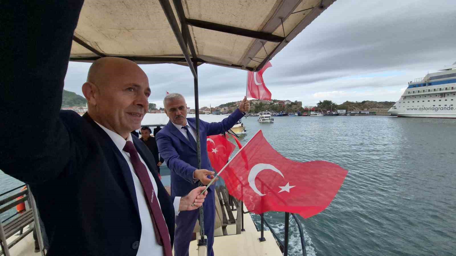 amasrada sahil guvenlikten muhtesem cumhuriyet bayrami gosterisi 3 5MRREEIK