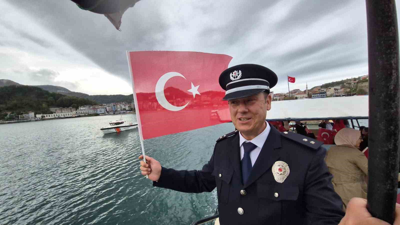 amasrada sahil guvenlikten muhtesem cumhuriyet bayrami gosterisi 4 wvk6sluz
