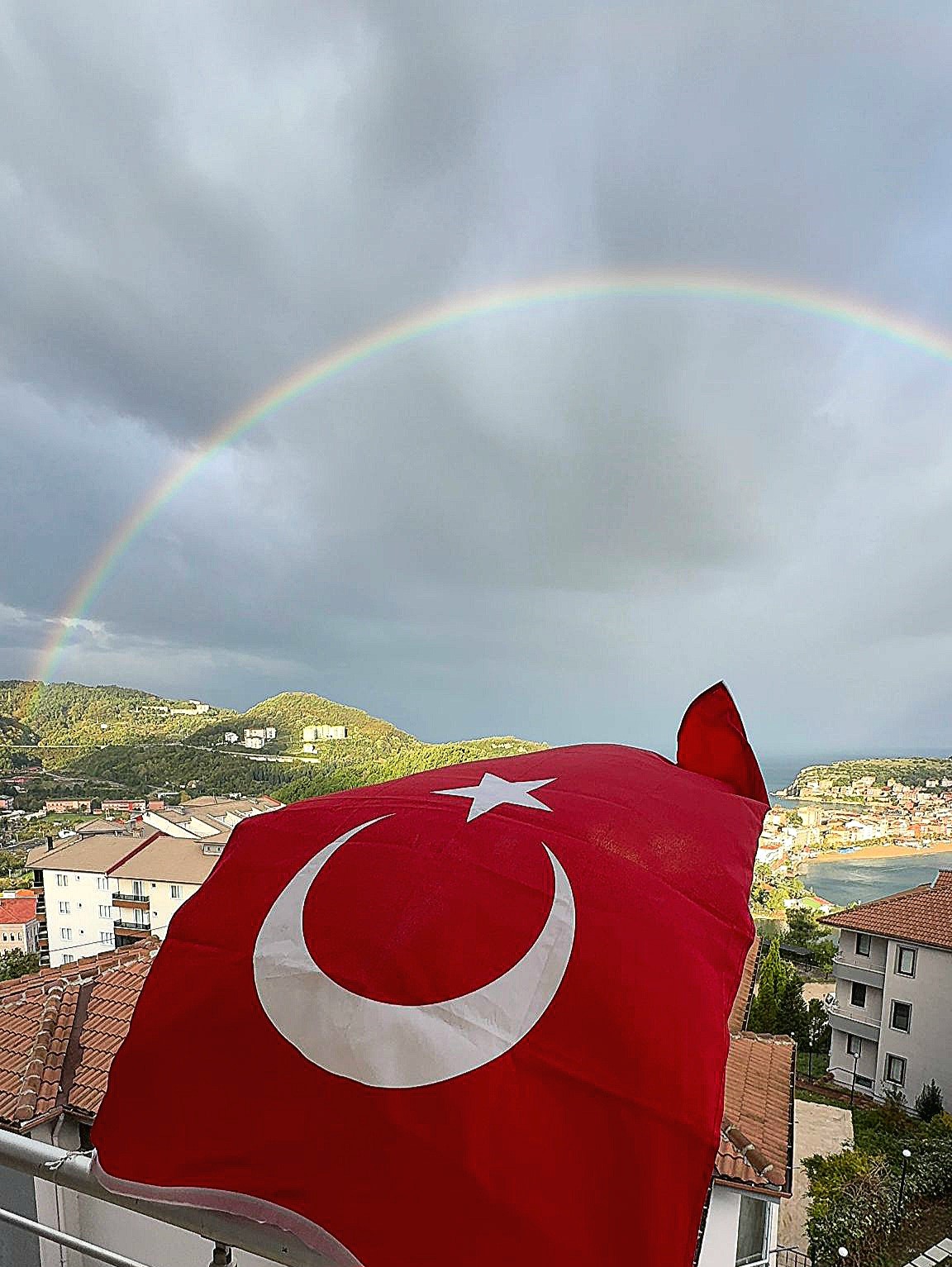 amasrada yagmur sonrasi gokkusagi olustu 1