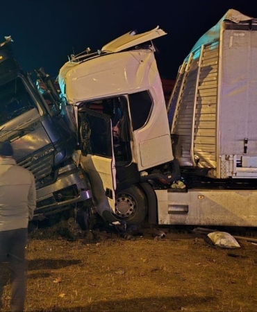amasyada-2-tir-kavsakta-carpisti-3-yarali-DqiQg7yk.jpg