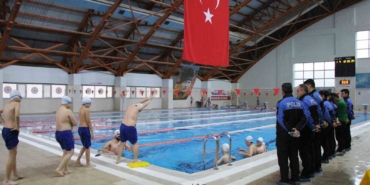 amasyada-anneler-polisten-yuzme-kursu-istedi-bizim-zamanimizda-boyle-imkan-yoktu-FqcwlcAS.jpg
