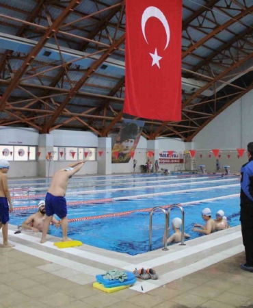 amasyada-anneler-polisten-yuzme-kursu-istedi-bizim-zamanimizda-boyle-imkan-yoktu-FqcwlcAS.jpg