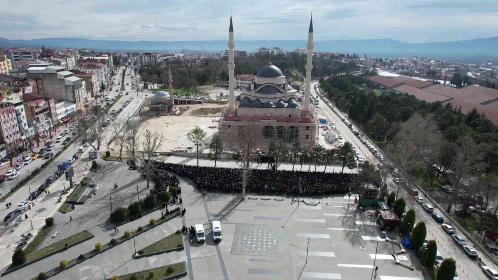 amasyada biyogaz tesisinde zehirlenerek olen 3 isci son yolculuklarina ugurlandi 0 RwKzlPeQ
