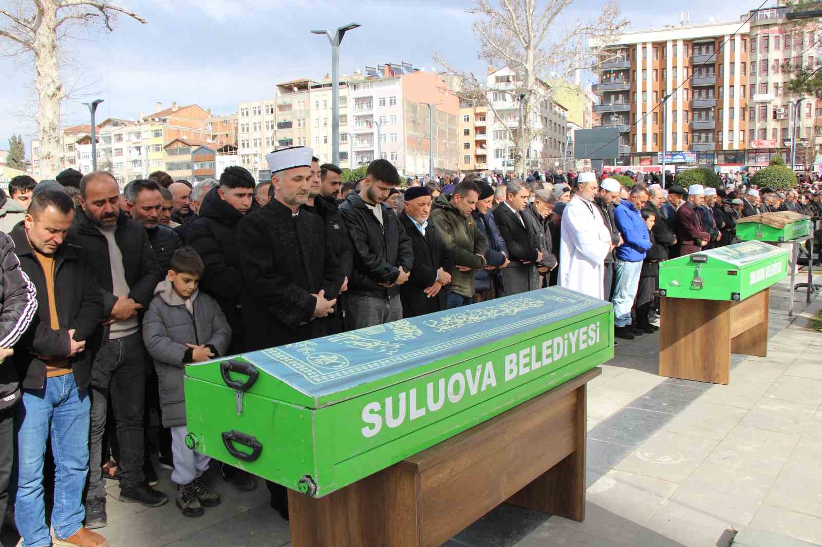 amasyada biyogaz tesisinde zehirlenerek olen 3 isci son yolculuklarina ugurlandi 2