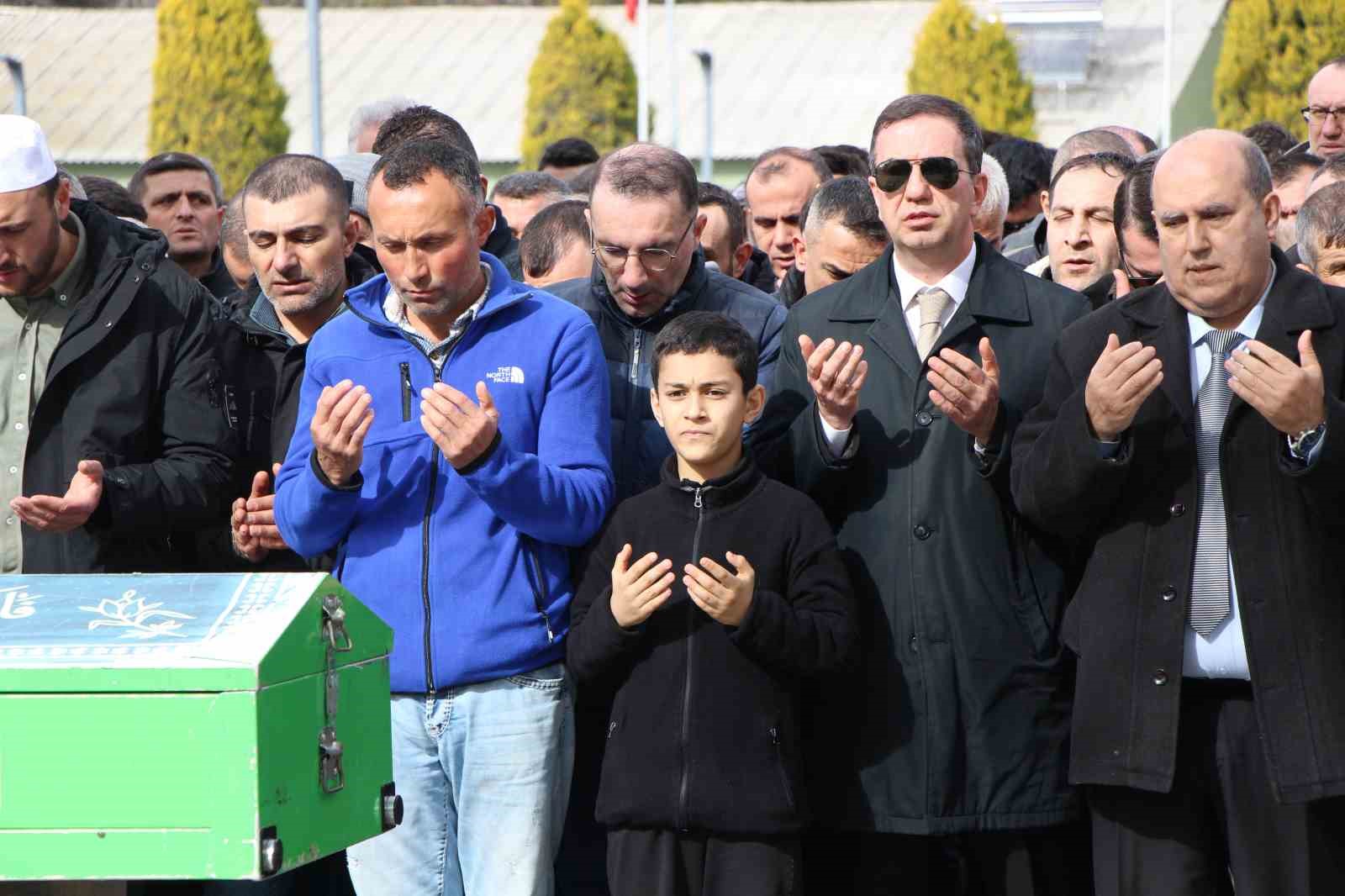 amasyada biyogaz tesisinde zehirlenerek olen 3 isci son yolculuklarina ugurlandi 4 cQVbKKtm