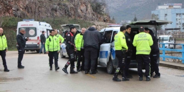 amasyada-dur-ihtarina-uymayip-kacan-motosikletli-cocuk-onune-cikan-polise-carpti-iIcOcbch.jpg