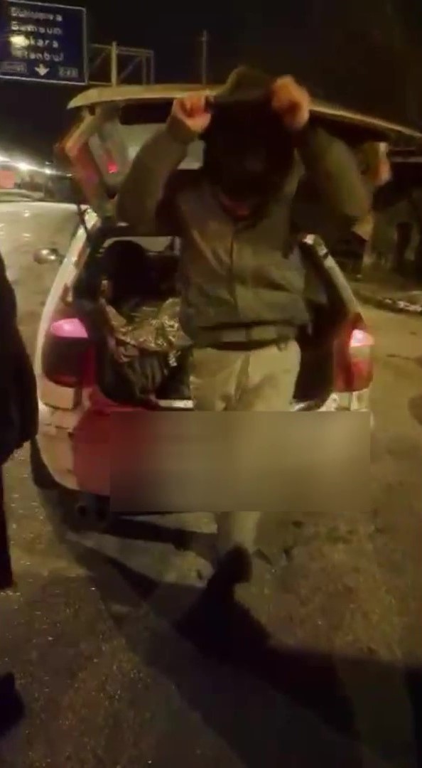 amasyada durdurulan otomobilden 5 kacak gocmen cikti 1