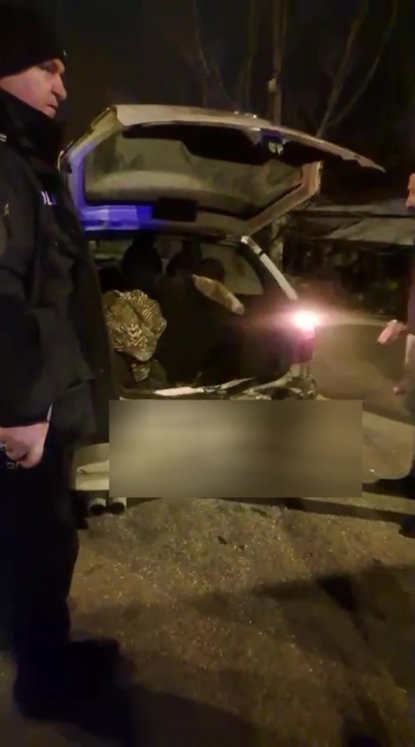amasyada durdurulan otomobilden 5 kacak gocmen cikti 2 tzJXBqhm