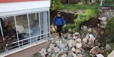 amasyada-duvar-yikildi-gurultuyu-duyanlar-deprem-sandi-KYYlguE3.jpg