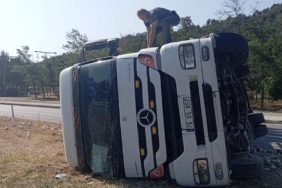 Samsun’da dolmuş minibüs kaldırıma çarptı: 2 yaralı 1 thumbnail