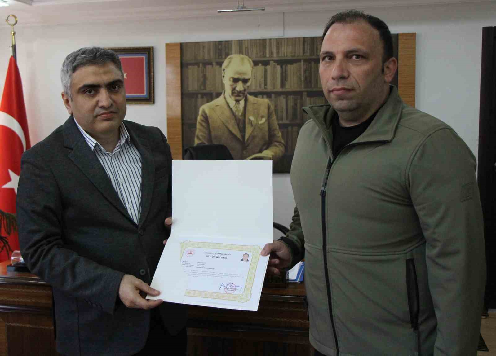Amasya’da hayat kurtaran polisler: "Heimlich manevrasını hiç tereddüt etmeden uyguladık" 7 amasyada hayat kurtaran polisler heimlich manevrasini hic tereddut etmeden uyguladik 3 OatX5QXm