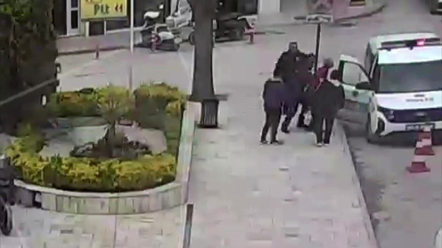 Amasya’da hayat kurtaran polisler: "Heimlich manevrasını hiç tereddüt etmeden uyguladık" 8 amasyada hayat kurtaran polisler heimlich manevrasini hic tereddut etmeden uyguladik 4 PVEdMARV
