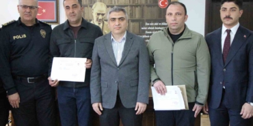 amasyada-hayat-kurtaran-polisler-heimlich-manevrasini-hic-tereddut-etmeden-uyguladik-aj5pdLDS.jpg