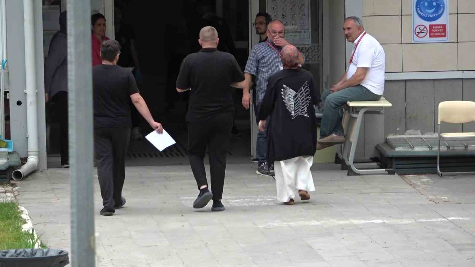 amasyada iki ogluyla birlikte yksye giren anne haydi anne dediler 2 DpbTA1sa