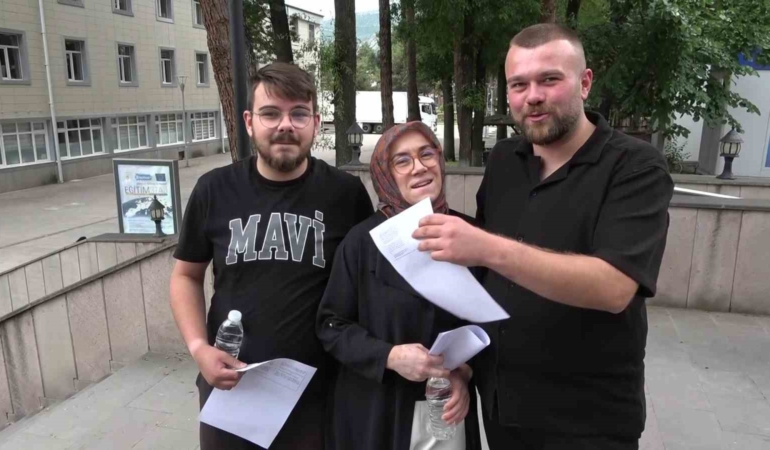 amasyada-iki-ogluyla-birlikte-yksye-giren-anne-haydi-anne-dediler-CzpEKl6j.jpg